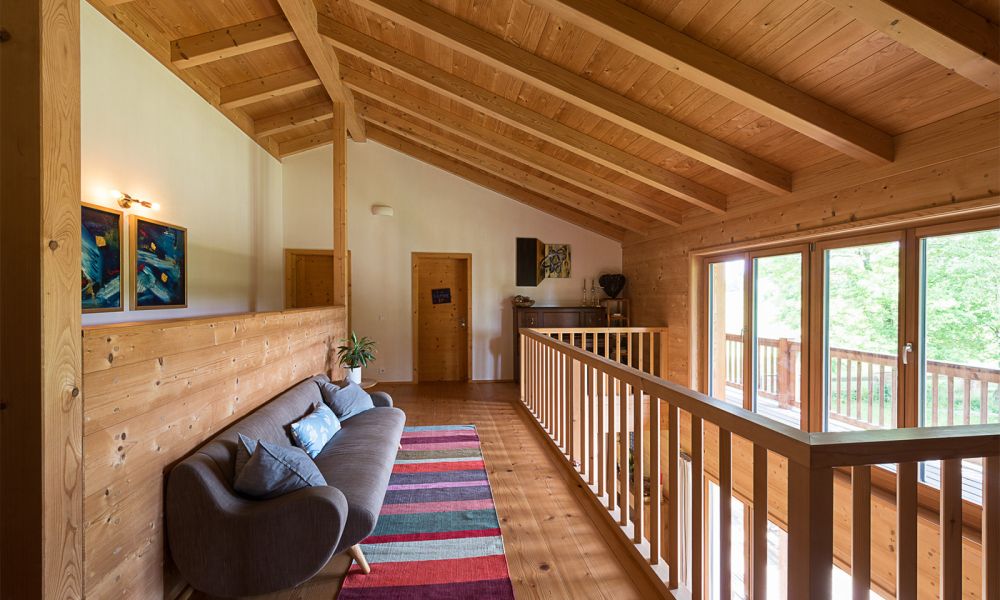 Thoma-Massivhaus in Dorfen, Empore mit Blick ins Grüne